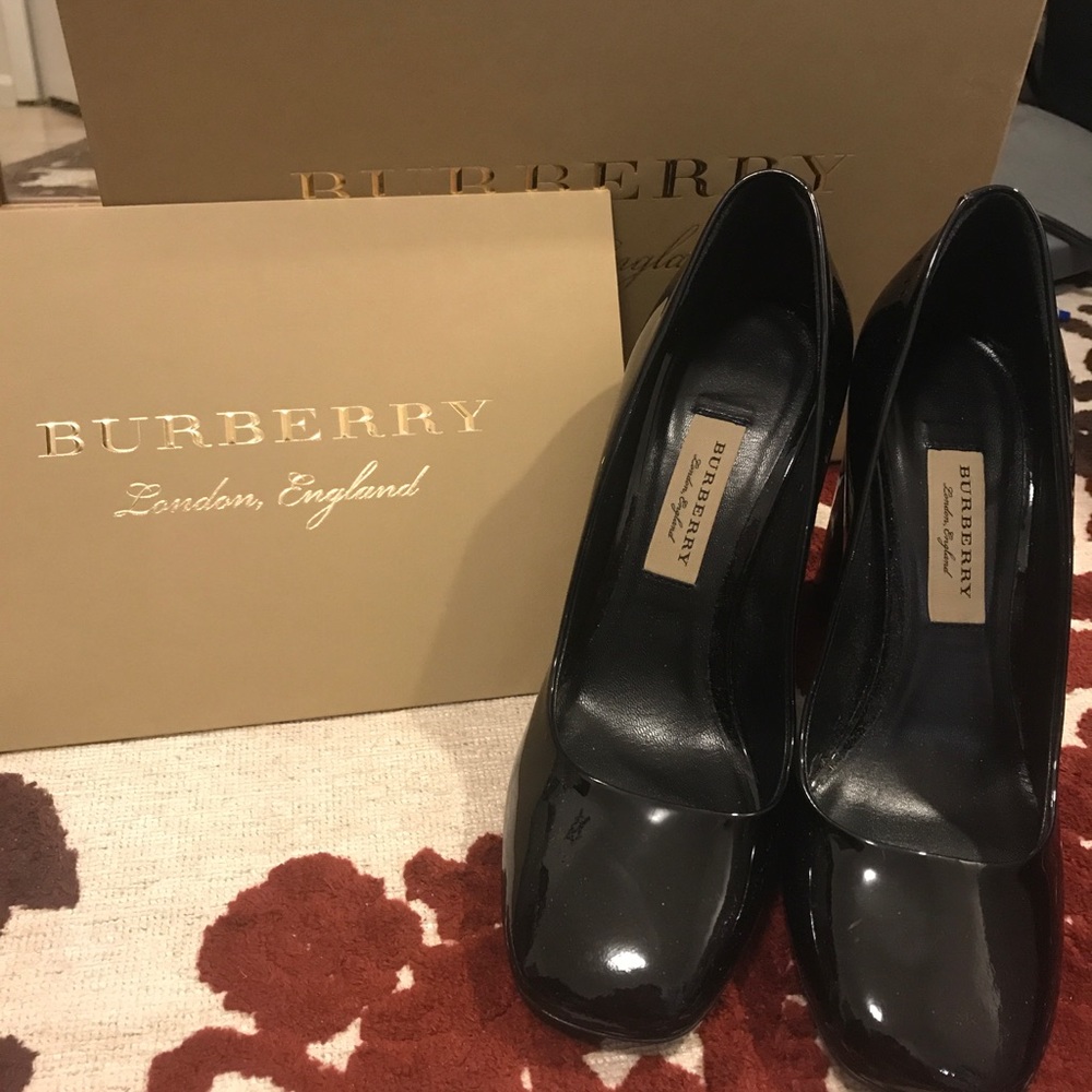 Burberry pump made in Italy